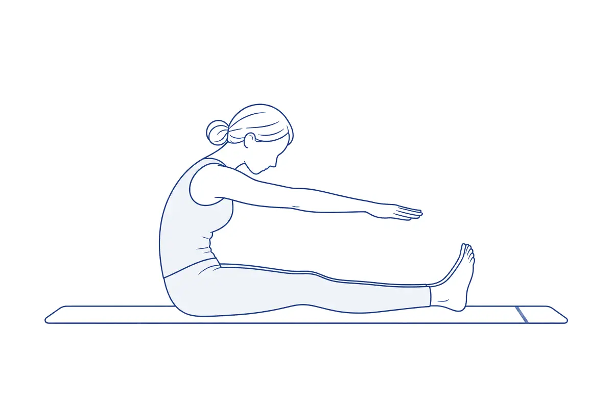 Lijntekening van een vrouw die met gestrekte benen op een mat zit en met licht geronde rug haar armen gestrekt naar voren over haar benen reikt
